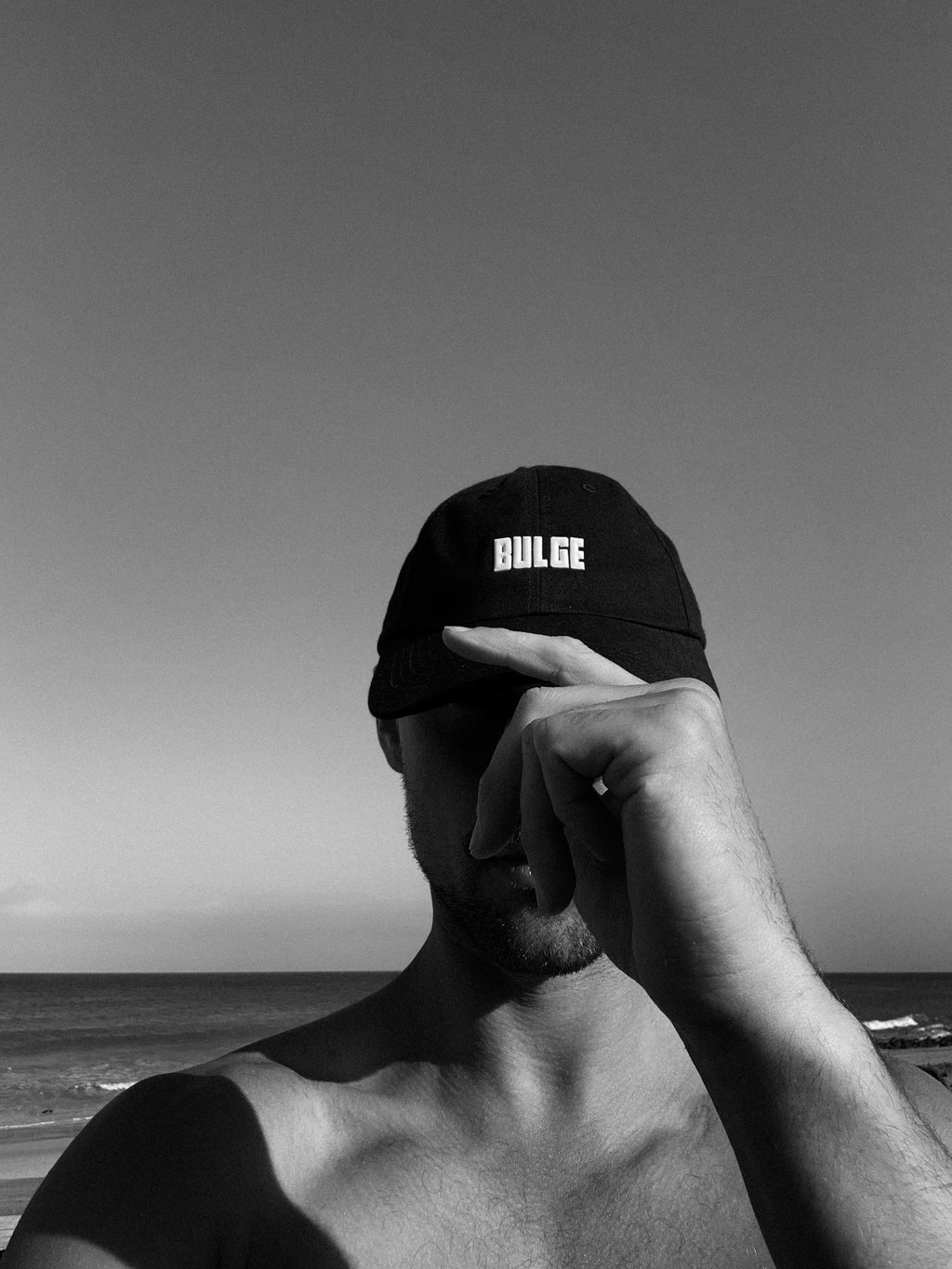 CAP BULGE BLACK · WHITE LOGO