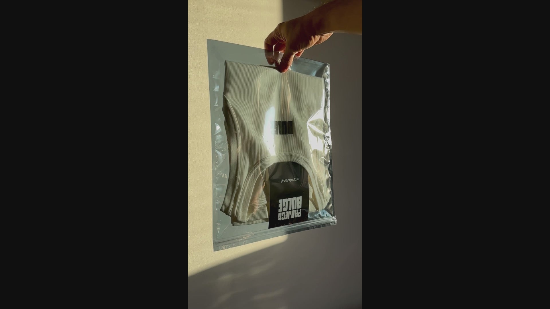 TANK TOP BULGE BLACK · RED LOGO